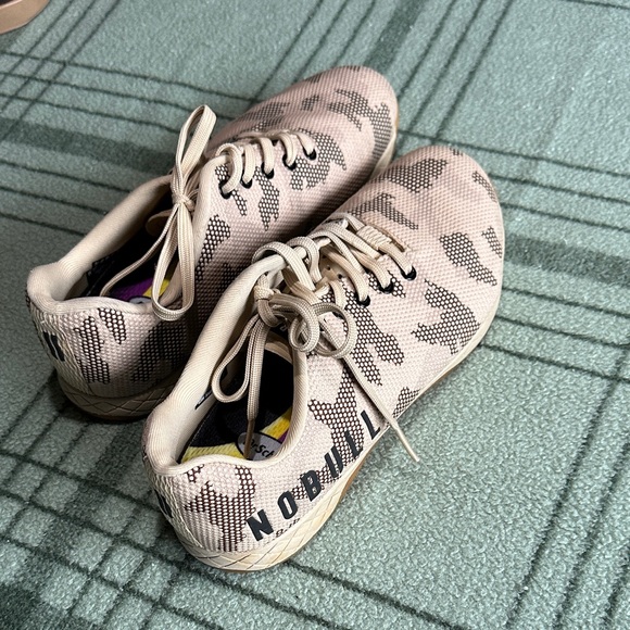 NOBULL Tan Camo Trainers men’s size 11 main image 4